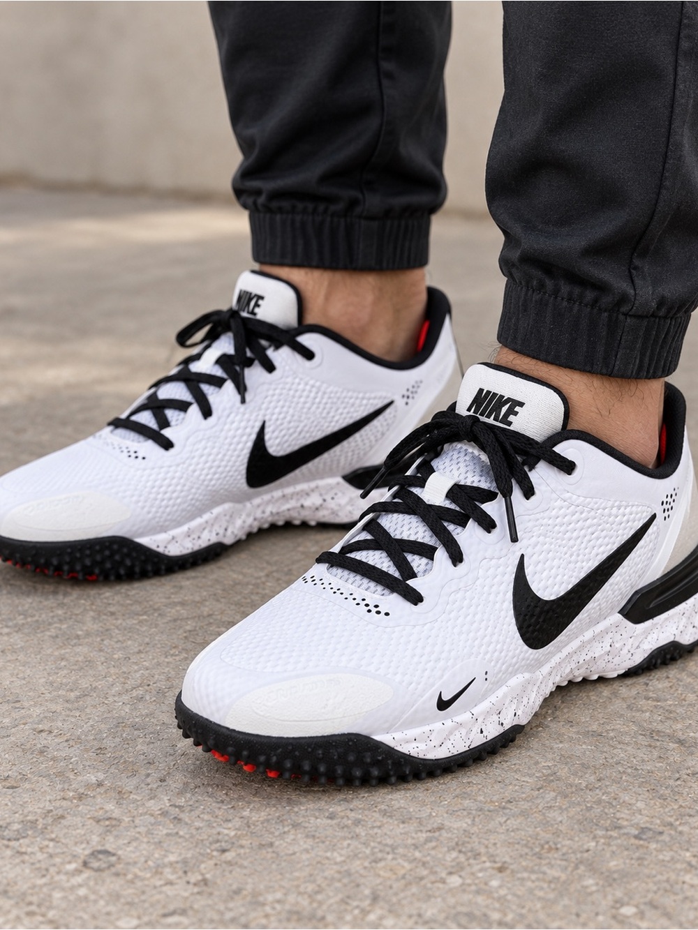 Nike Alpha Huarache 3 White & Black Low-Top Training Sneakers